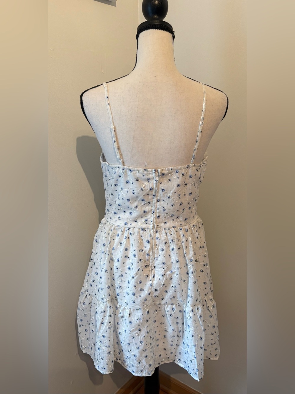 Blue & White Floral Tie Front Spaghetti Strap Dress Lined Women’s Size Medium - Picture 5 of 7